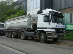MB-Actros-2040-Cont-Trans-020504-3[1]